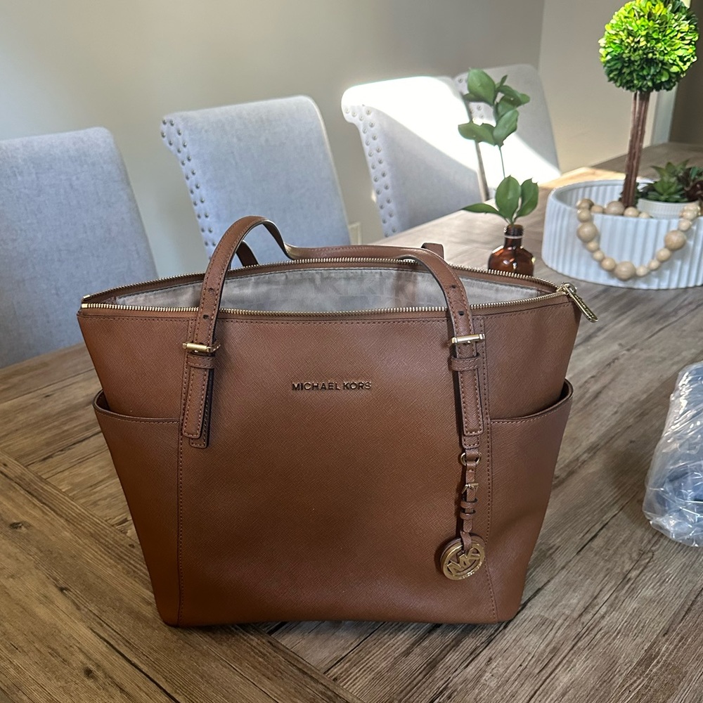 Michael Kors Jet Set East West Top Zip Tote